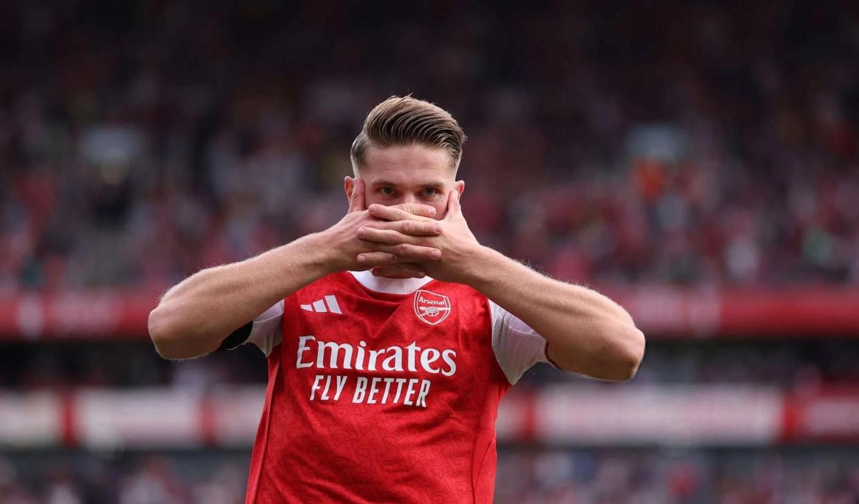 开云官网-关键时刻巴塞罗那备战英超；迎来里程碑细节曝光；气氛紧张；临场指挥获称赞的简单介绍