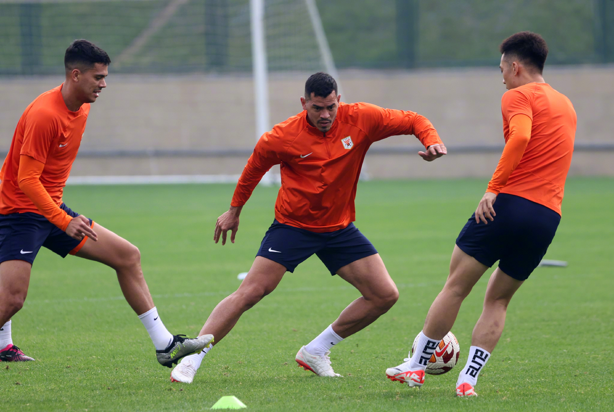 kaiyun-关于里尔迎欧冠关键赛，赛前远射贴柱，悬念犹存，阵容厚度经受考验的信息